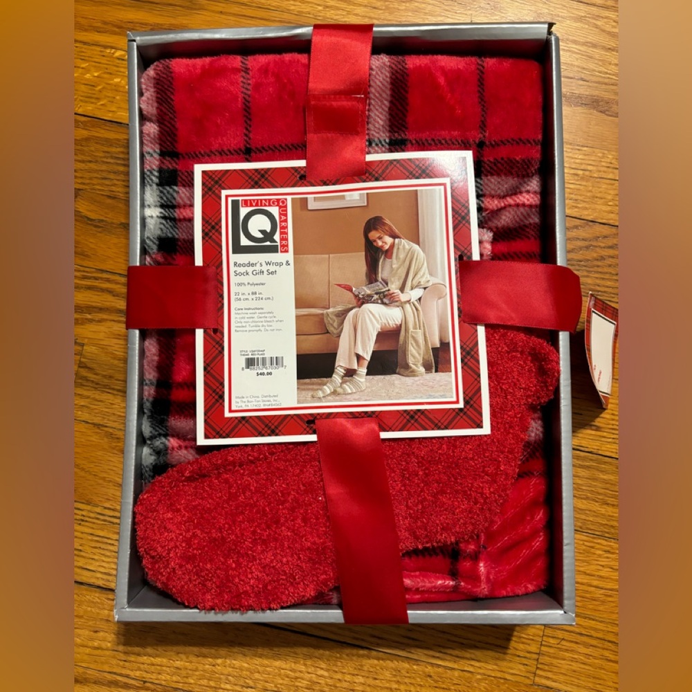 Living Quarters set NWT